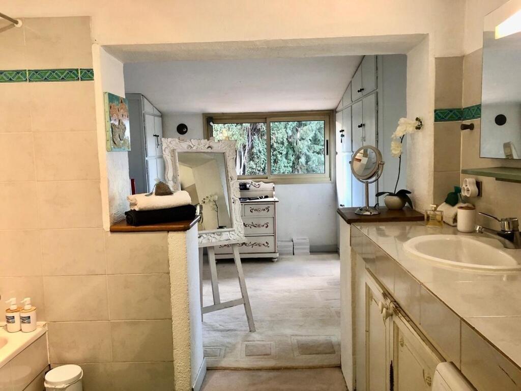 Serenity Chambre D'Hote Au Calme Des Maitres Tibetains Y Ont Sejourne 15 Mn Des Plages Apartment Mougins Exterior photo